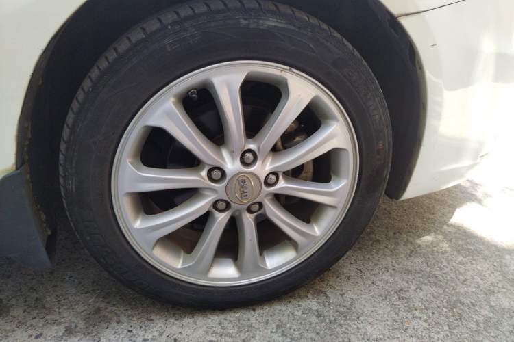 Used BYD Sirui 2013 1.5TID Automatic Prestige Model Right Front Wheel Hub