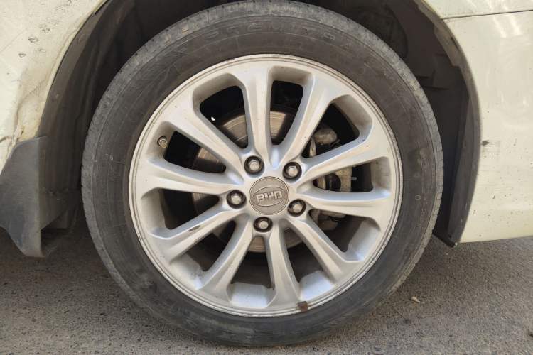 Used BYD Sirui 2013 1.5TID Automatic Prestige Model Right Front Wheel Hub