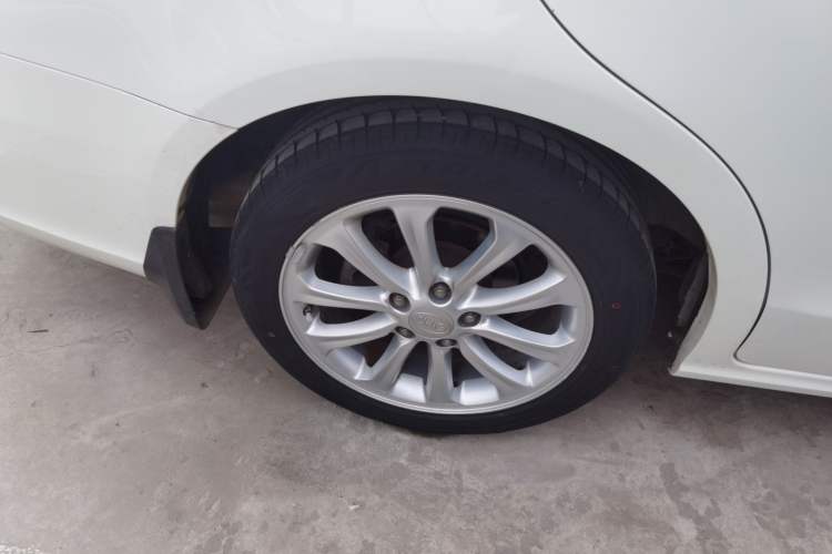 Used BYD Sirui 2013 1.5TID Automatic Prestige Model Right Rear Wheel Hub