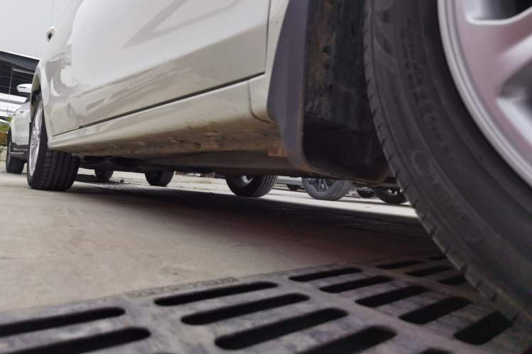 Used BYD Sirui 2013 1.5TID Automatic Prestige Model Right Side Sill