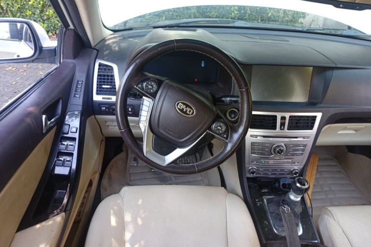 Used BYD Sirui 2013 1.5TI Manual Luxury Model Steering Wheel