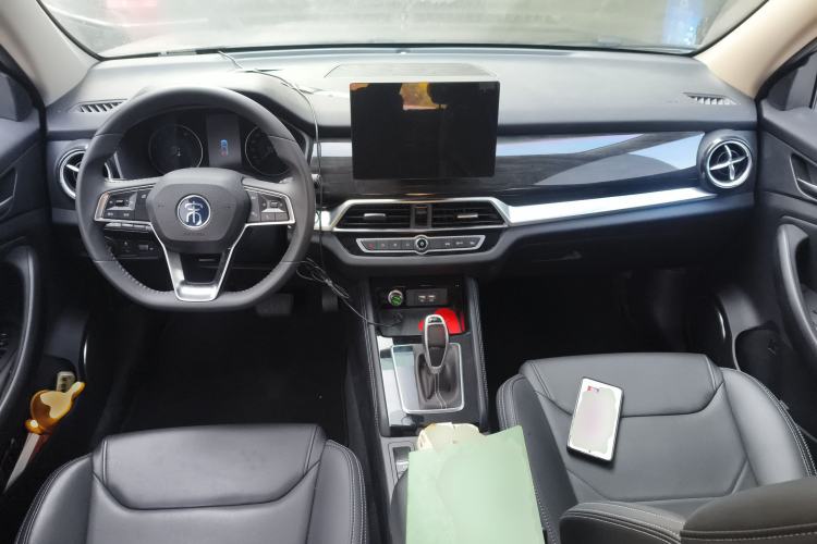 Used BYD Song 2021 Classic Edition 1.5T Automatic Elite Model Center Console