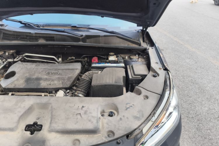 Used BYD Song 2021 Classic Edition 1.5T Automatic Elite Model Engine Bay Left