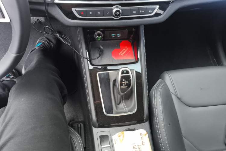 Used BYD Song 2021 Classic Edition 1.5T Automatic Elite Model Gear Lever