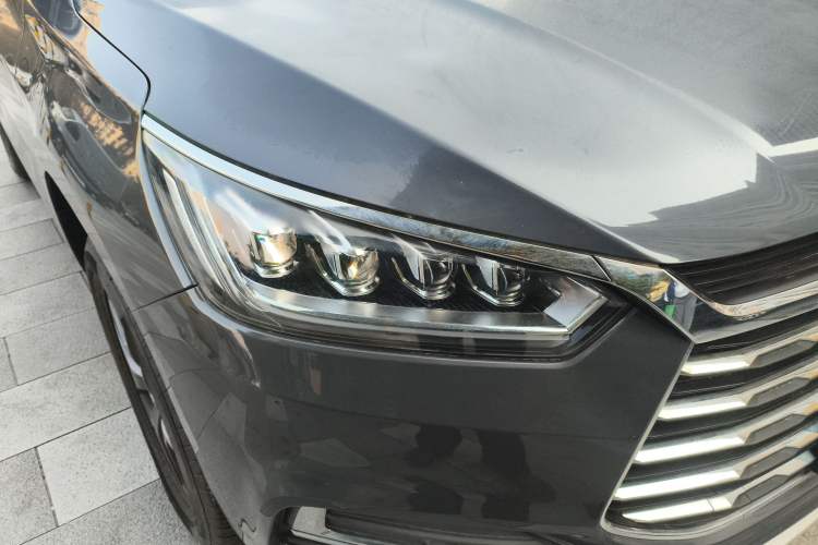 Used BYD Song 2021 Classic Edition 1.5T Automatic Elite Model Right Front Headlight