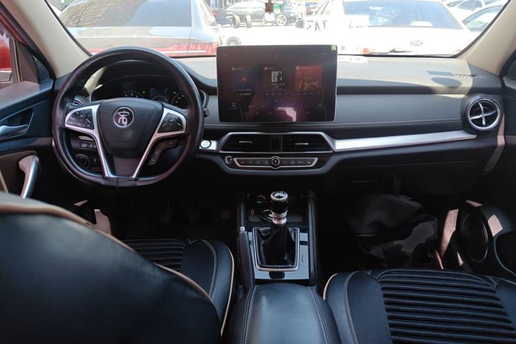 Used BYD Song 2019 1.5TI Manual Smart Connect Enhanced Model Center Console