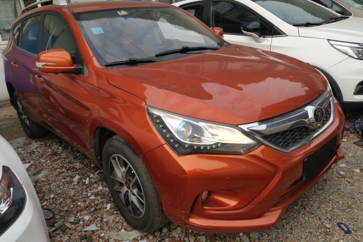 Used BYD Song 2016 GaiShi Edition 1.5TID Automatic Elite Model Front Right 45 Deg