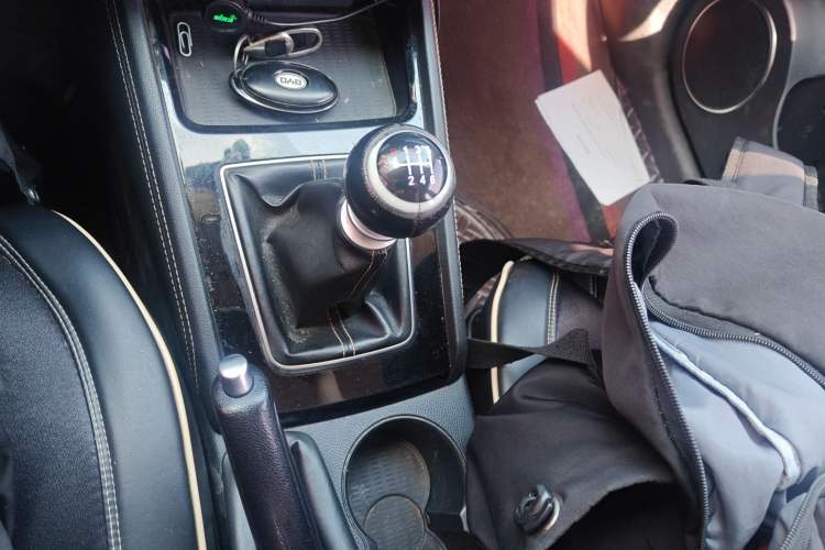 Used BYD Song 2019 1.5TI Manual Smart Connect Enhanced Model Gear Lever