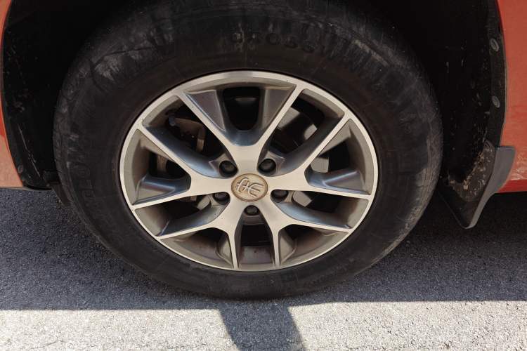 Used BYD Song 2019 1.5TI Manual Smart Connect Enhanced Model Left Front Wheel Hub