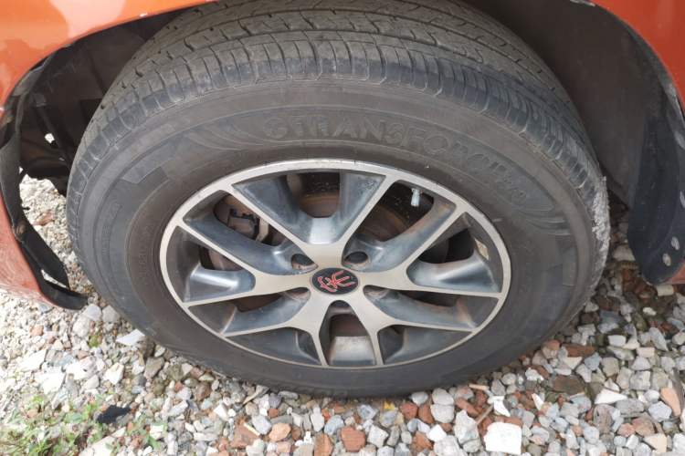 Used BYD Song 2016 GaiShi Edition 1.5TID Automatic Elite Model Left Front Wheel Hub