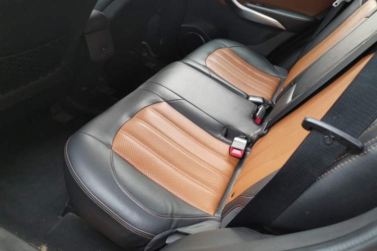 Used BYD Song 2016 GaiShi Edition 1.5TID Automatic Elite Model Left Rear Seat