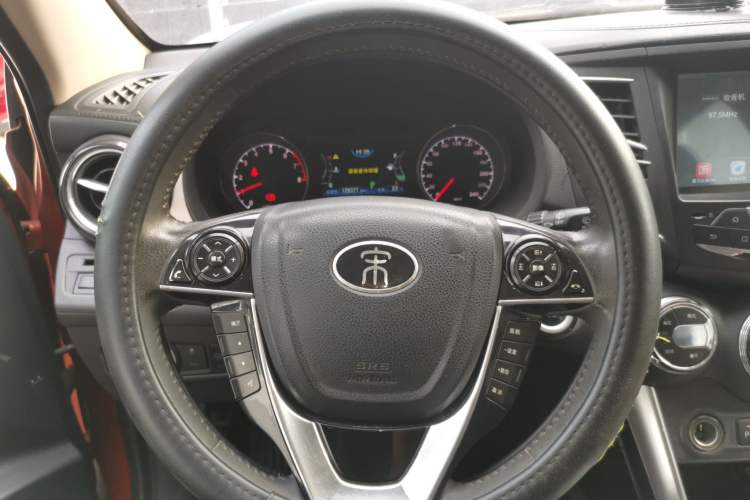 Used BYD Song 2016 GaiShi Edition 1.5TID Automatic Elite Model Steering Wheel