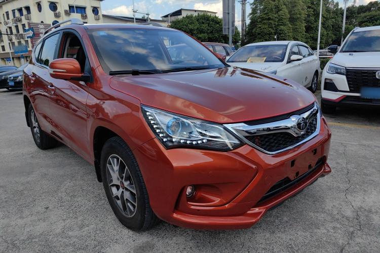 Used BYD Song 2016 GaiShi Edition 1.5TI Manual Elite Model Front Right 45 Deg