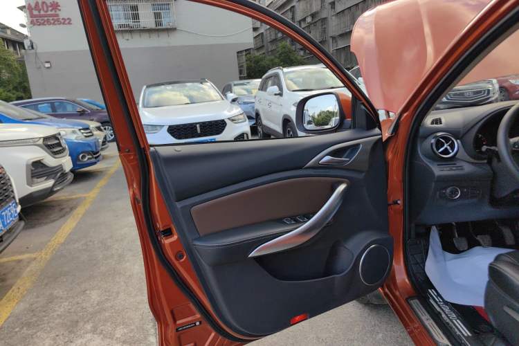 Used BYD Song 2016 GaiShi Edition 1.5TI Manual Elite Model Left Front Door Interior