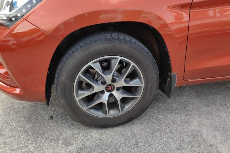 Used BYD Song 2016 GaiShi Edition 1.5TI Manual Elite Model Left Front Wheel Hub
