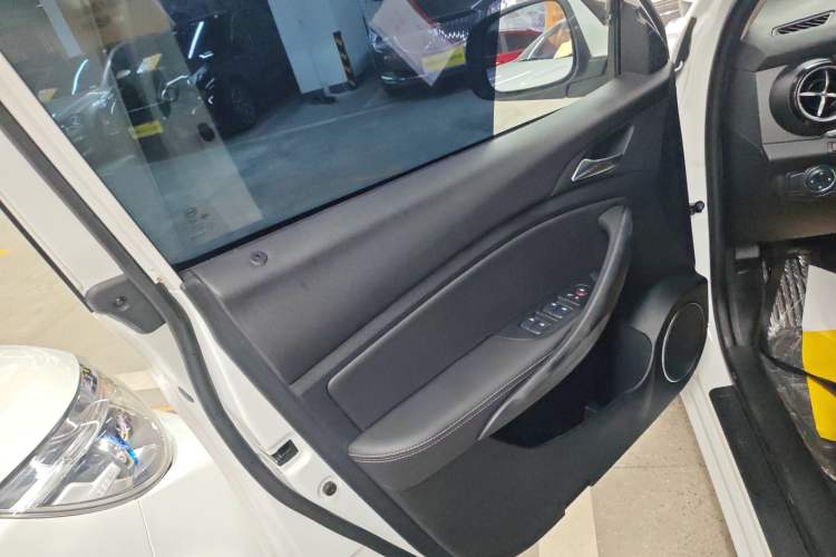 Used BYD Song 2021 Classic Edition 1.5T Automatic Elite Model Interior 7