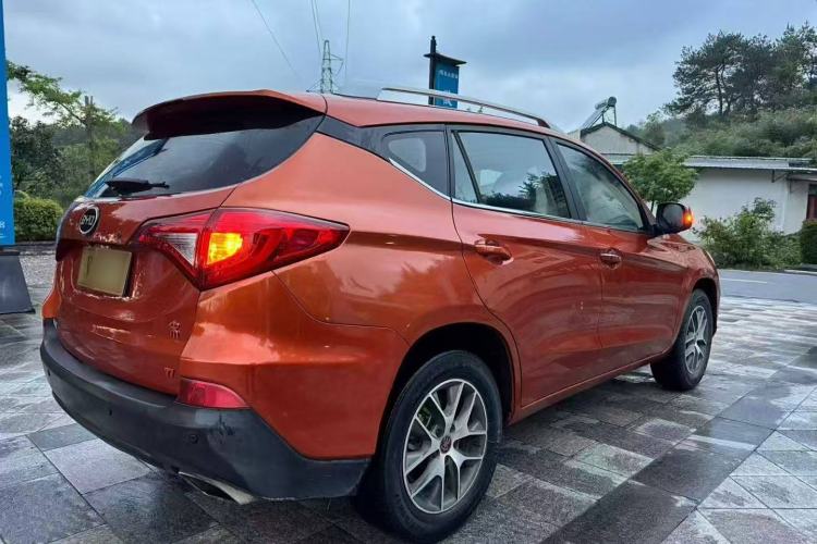 Used BYD Song 2016 GaiShi Edition 1.5TI Manual Elite Model Exterior 5