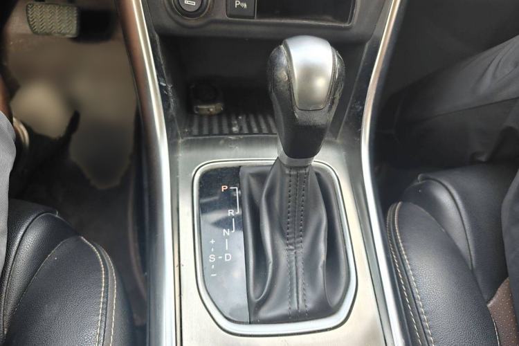 Used BYD Song 2016 GaiShi Edition 1.5TID Automatic Elite Model Interior 3