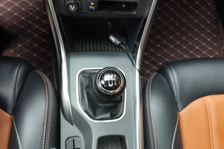 Used BYD Song 2016 GaiShi Edition 1.5TI Manual Elite Model Interior 4