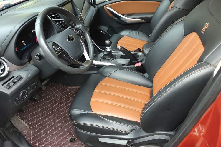 Used BYD Song 2016 GaiShi Edition 1.5TI Manual Elite Model Interior 5