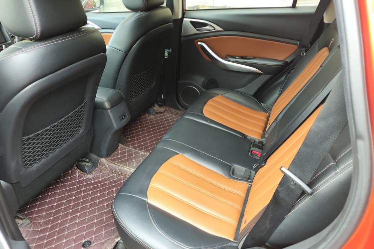 Used BYD Song 2016 GaiShi Edition 1.5TI Manual Elite Model Interior 6