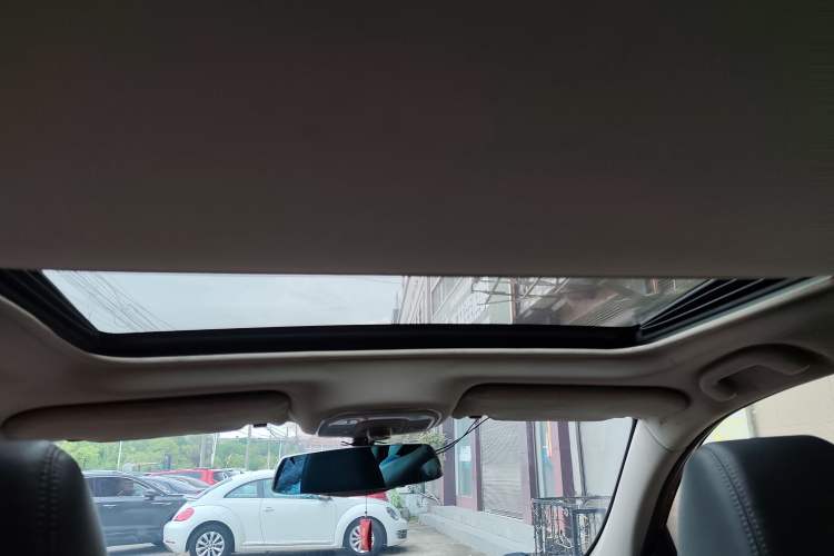 Used BYD Song 2016 GaiShi Edition 1.5TI Manual Elite Model Interior 7