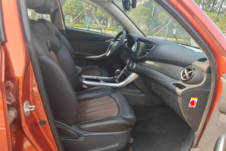 Used BYD Song 2016 GaiShi Edition 1.5TID Automatic Elite Model Interior 7