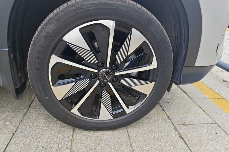 Used BYD Song  Right Front Wheel Hub