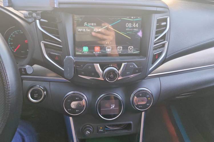 Used BYD Song 2016 Gaishi Edition 1.5TI Manual Haoya Model Audio And AC Panel