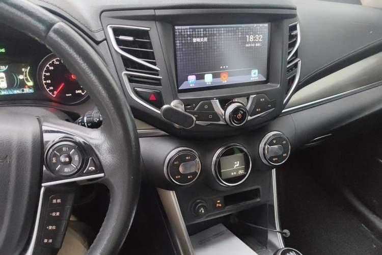 Used BYD Song 2016 GaiShi Edition 1.5TI Manual Elite Model Audio And AC Panel