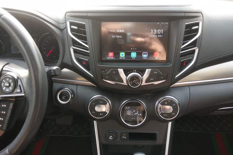 Used BYD Song 2016 GaiShi Edition 1.5TID Automatic Elite Model Audio And AC Panel