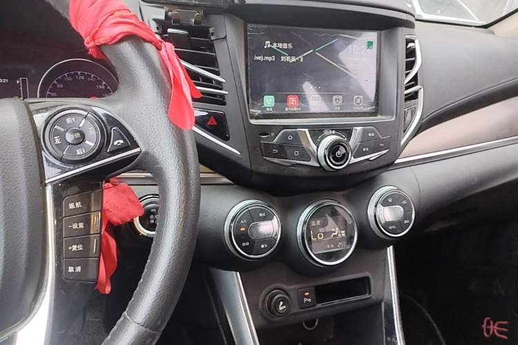 Used BYD Song 2016 GaiShi Edition 1.5TI Manual Elite Model Audio And AC Panel