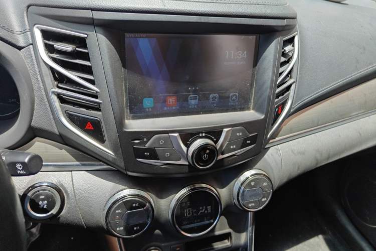 Used BYD Song 2016 GaiShi Edition 1.5TID Automatic Elite Model Audio And AC Panel