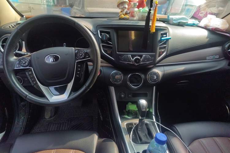 Used BYD Song 2016 Gaishi Edition 1.5TID Automatic Luxury Model Center Console
