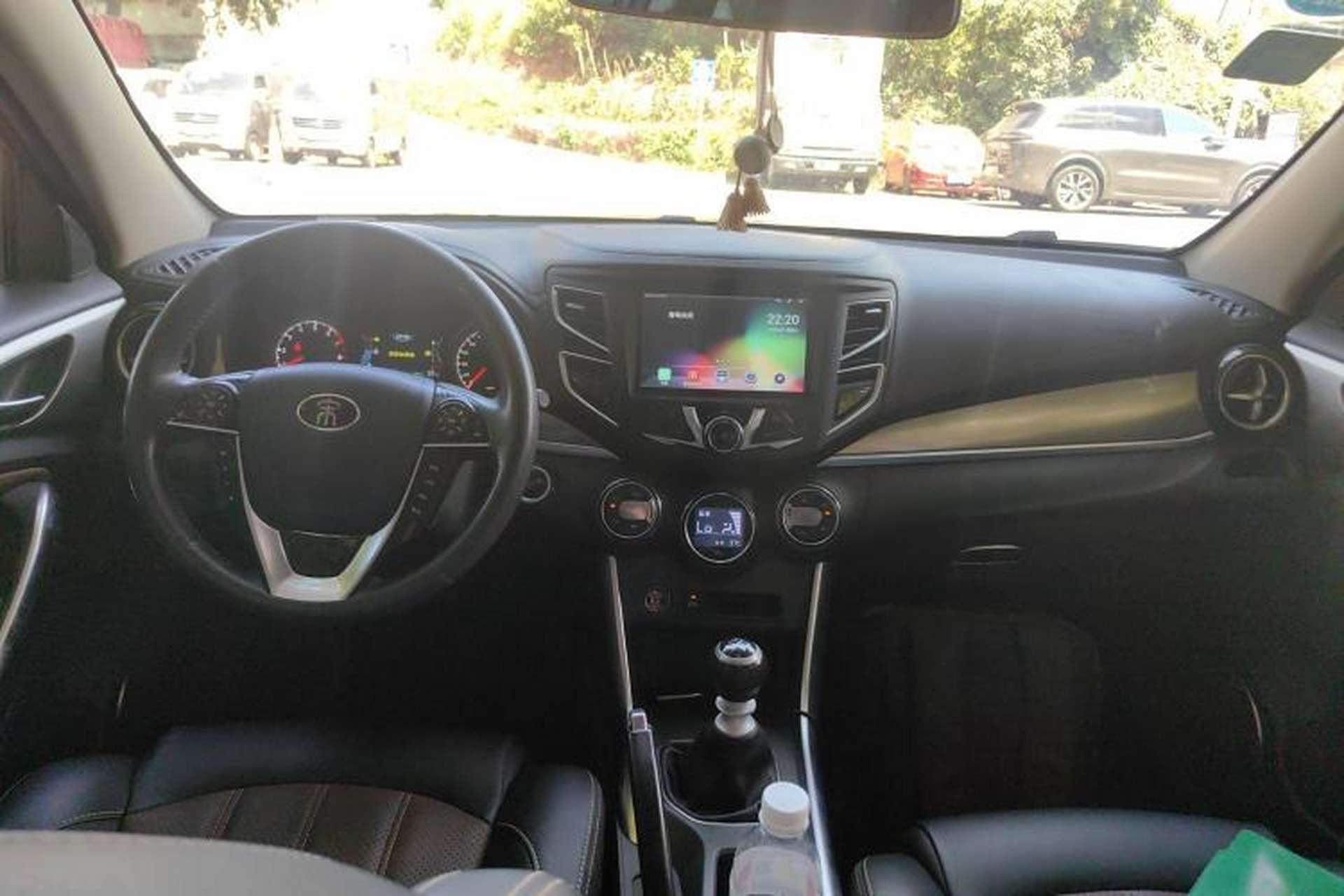 Used BYD Song 2016 GaiShi Edition 1.5TI Manual Elite Model Center Console