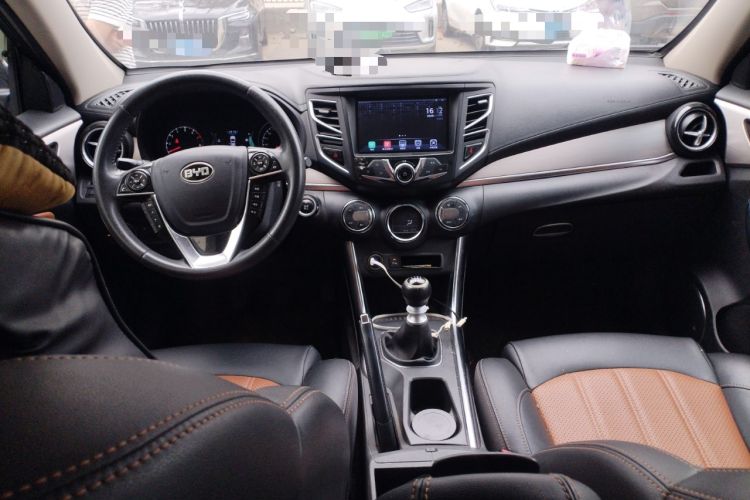 Used BYD Song 2016 1.5TI Manual Luxury Model Center Console