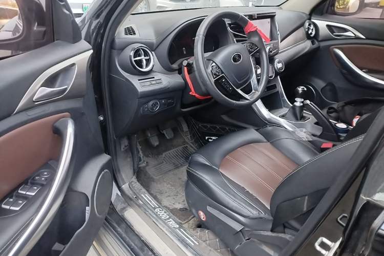 Used BYD Song 2016 GaiShi Edition 1.5TI Manual Elite Model Driver Seat