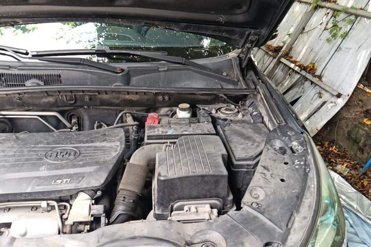 Used BYD Song 2016 1.5TI Manual Luxury Model Engine Bay Left