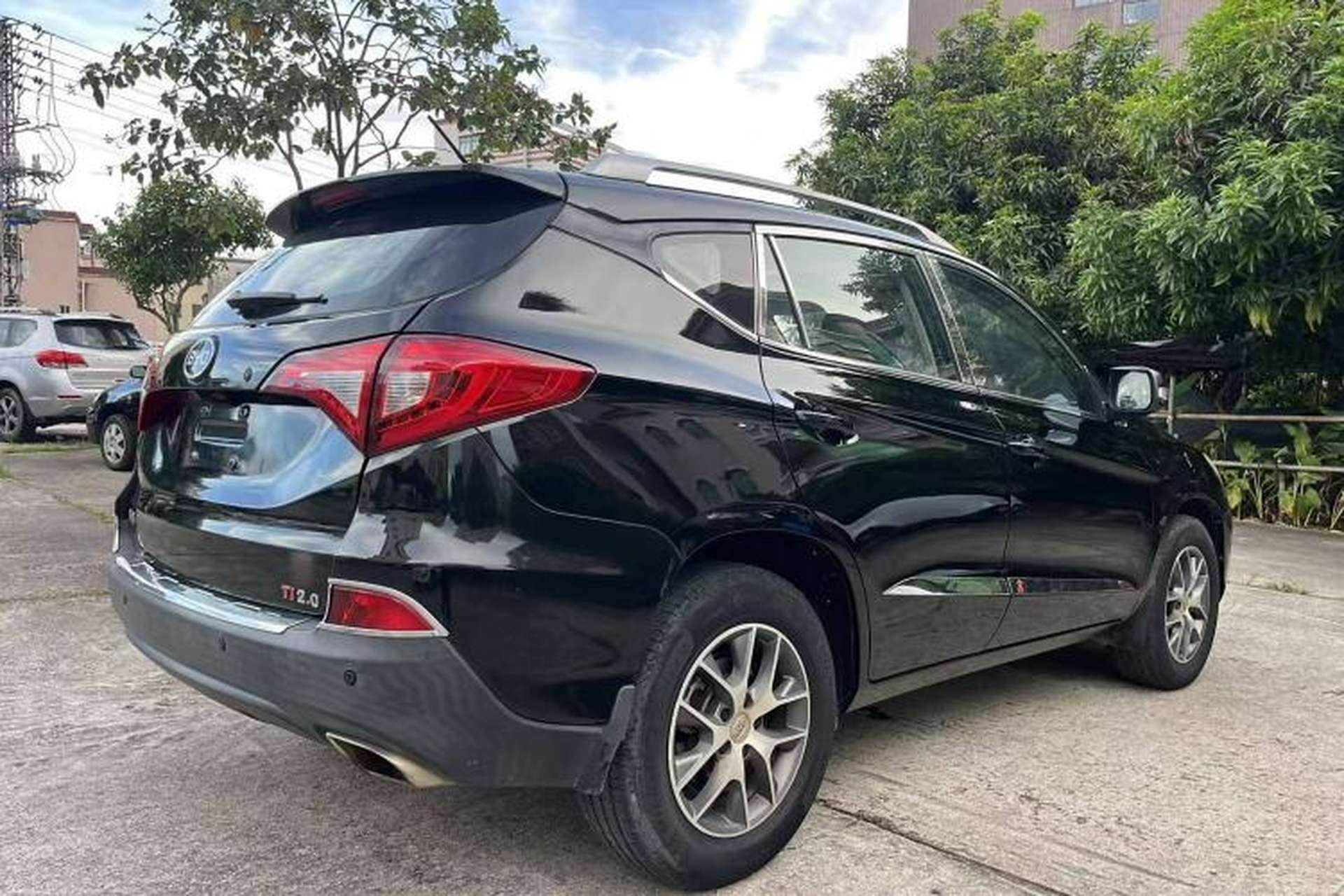 Used BYD Song 2016 1.5TI Manual Luxury Model Exterior 8