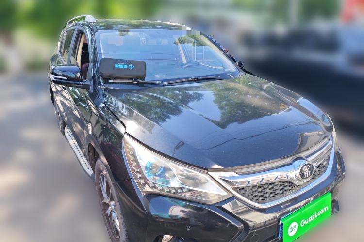 Used BYD Song 2016 Gaishi Edition 1.5TI Manual Haoya Model Front Right 45 Deg