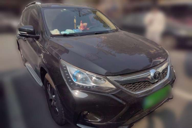 Used BYD Song 2016 Gaishi Edition 1.5TID Automatic Luxury Model Front Right 45 Deg