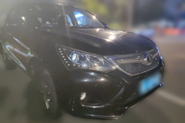 Used BYD Song 2016 GaiShi Edition 1.5TI Manual Elite Model Front Right 45 Deg