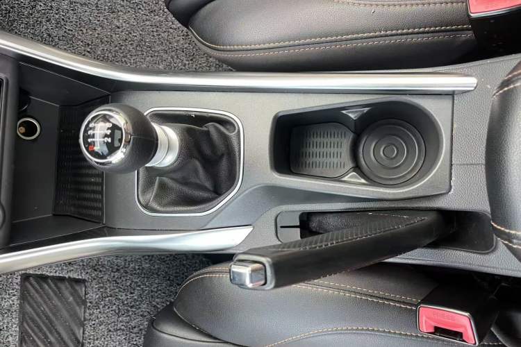 Used BYD Song 2016 1.5TI Manual Luxury Model Gear Lever