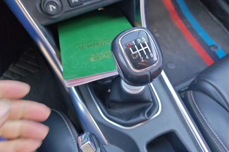Used BYD Song 2016 Gaishi Edition 1.5TI Manual Haoya Model Gear Lever