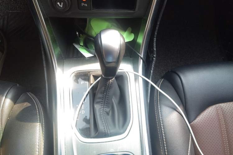 Used BYD Song 2016 Gaishi Edition 1.5TID Automatic Luxury Model Gear Lever