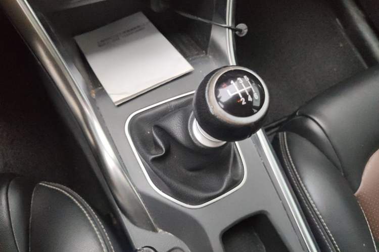 Used BYD Song 2016 GaiShi Edition 1.5TI Manual Elite Model Gear Lever