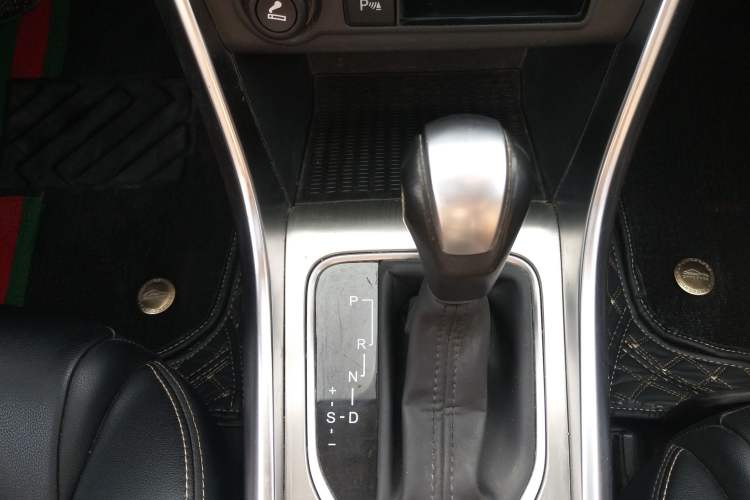Used BYD Song 2016 GaiShi Edition 1.5TID Automatic Elite Model Gear Lever