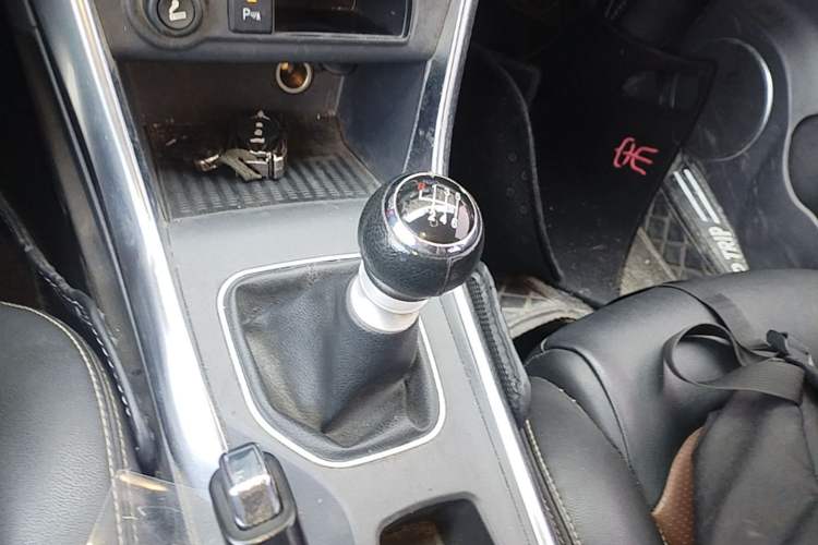 Used BYD Song 2016 GaiShi Edition 1.5TI Manual Elite Model Gear Lever
