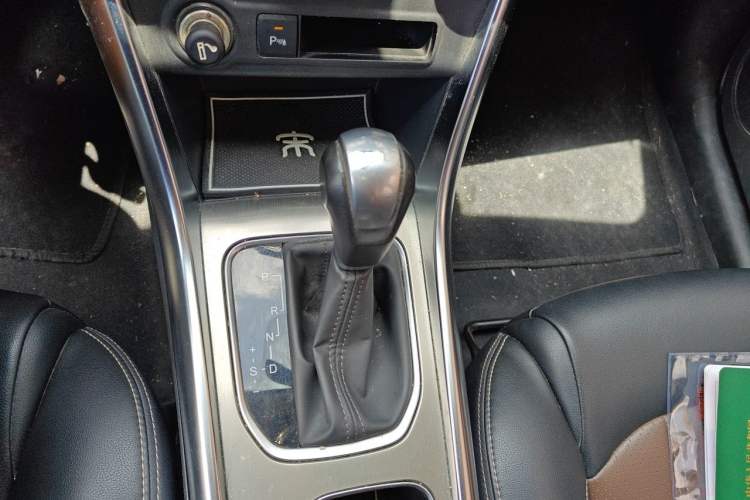 Used BYD Song 2016 GaiShi Edition 1.5TID Automatic Elite Model Gear Lever