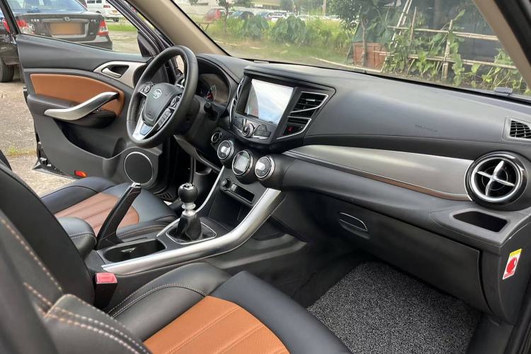 Used BYD Song 2016 1.5TI Manual Luxury Model Interior 1